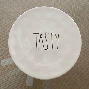 🍀NEW! Rae Dunn "TASTY" Ceramic Cake/Dessert Stand